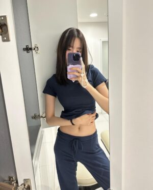 Son Na-eun Instagram - 🧢