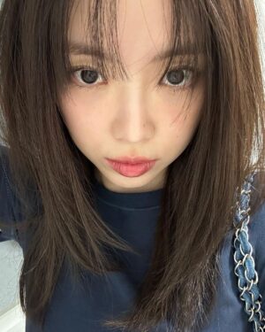 Son Na-eun Instagram - 🧢
