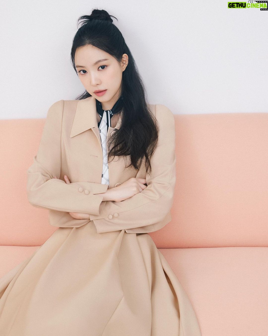 Son Na-eun Instagram - @jjjigott 제이제이지고트의 가을🍁