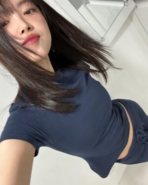 Son Na-eun Instagram - 🧢