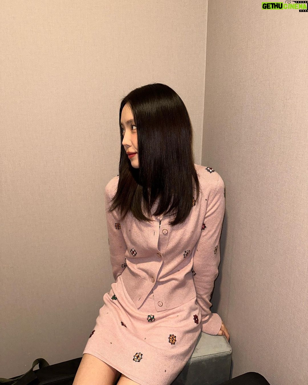 Son Na-eun Instagram - #AD @BARRIE #BARRIE #배리 #barriefw23 #chanelmetiersdart 🌸
