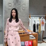 Son Na-eun Instagram - #AD @BARRIE #BARRIE #배리 #barriefw23 #chanelmetiersdart 🌸