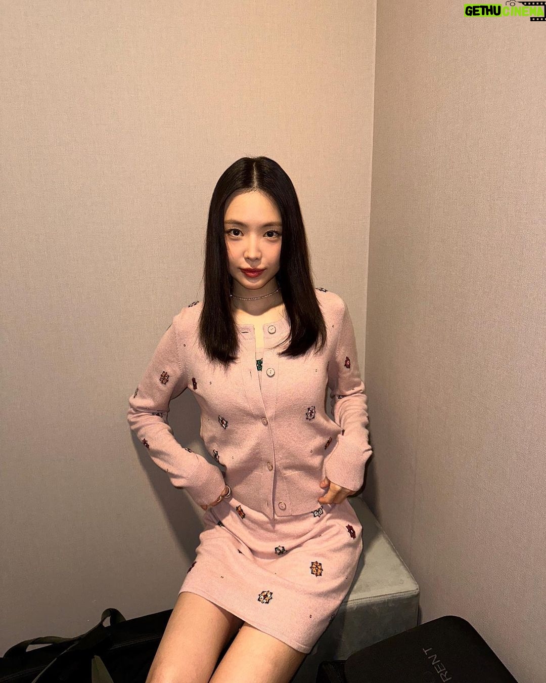 Son Na-eun Instagram - #AD @BARRIE #BARRIE #배리 #barriefw23 #chanelmetiersdart 🌸