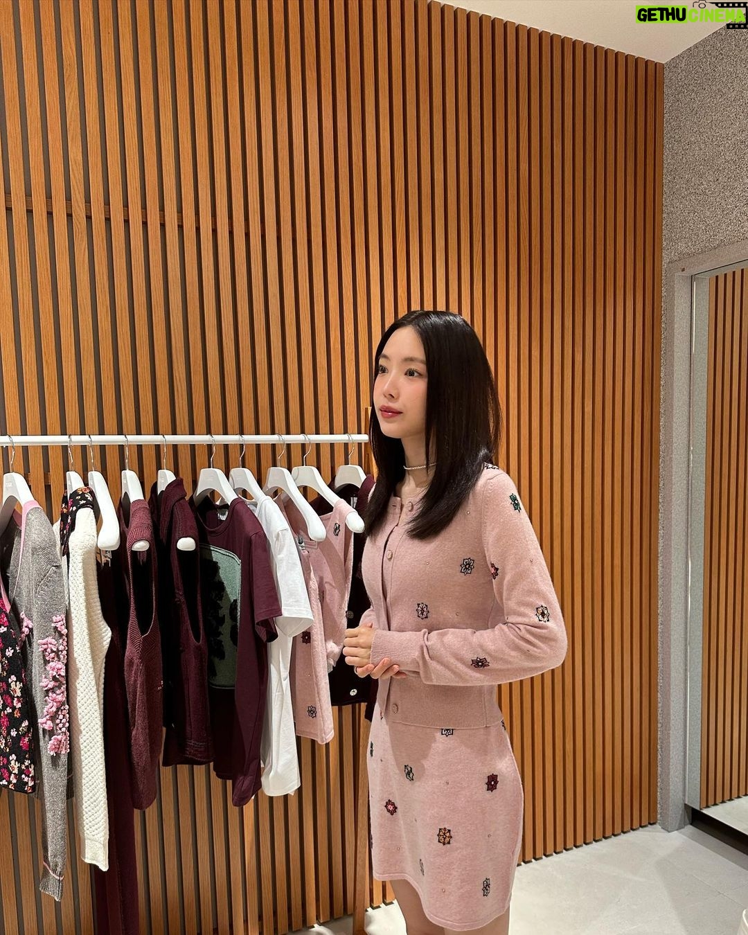 Son Na-eun Instagram - #AD @BARRIE #BARRIE #배리 #barriefw23 #chanelmetiersdart 🌸