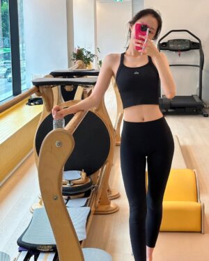 Son Na-eun Instagram - 💪🏻