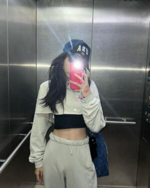 Son Na-eun Instagram - 💪🏻