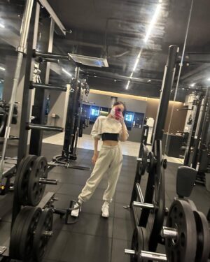 Son Na-eun Instagram - 💪🏻