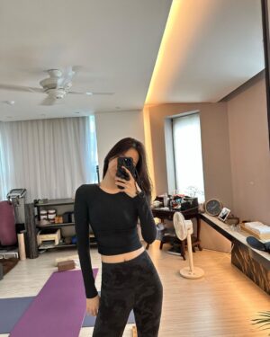 Son Na-eun Instagram - 💪🏻