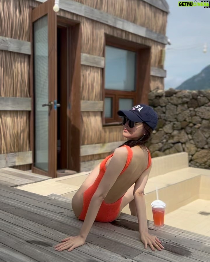 Son Na-eun - 214.5K Likes - 🧡