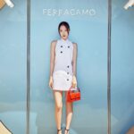 Son Na-eun Instagram – #광고 #FERRAGAMOPF23 @ferragamo @_maximiliandavis_ 

페라가모가 성수동에서 2023 프리폴 컬렉션 컨셉츄얼 팝업스토어를 선보였습니다. 데님부터 이브닝 웨어까지 일상 생활 속 필수적인 아이템을 모던한 무드로 재해석한 페라가모 2023 프리폴 컬렉션을 지금 만나보세요.