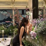 Son Na-eun Instagram - 🙋🏻‍♀️
