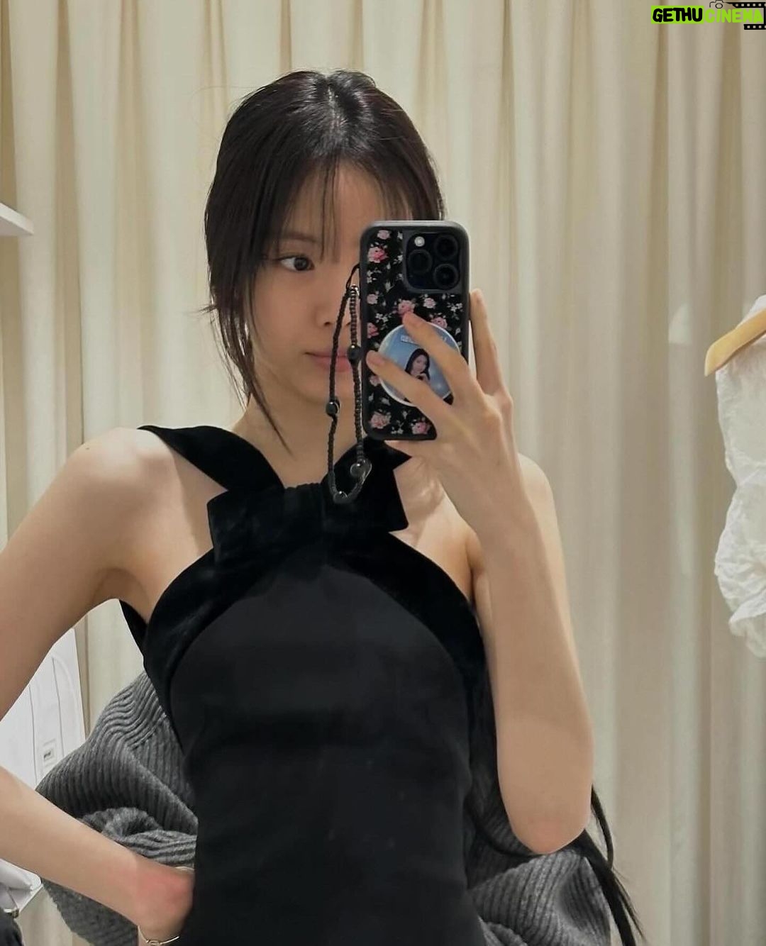 Son Na-eun Instagram - the beginning of February🌸