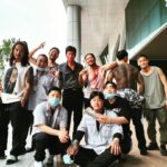 Son Suk-ku Instagram - 범죄도시2 #단체사진 1. 타투 팀 @tattookorea_official 2. 의상/분장 팀 (feat. 마석도 자켓) 3. 스턴트 팀 4. 배우 팀 w/감독님 지금 상영중!
