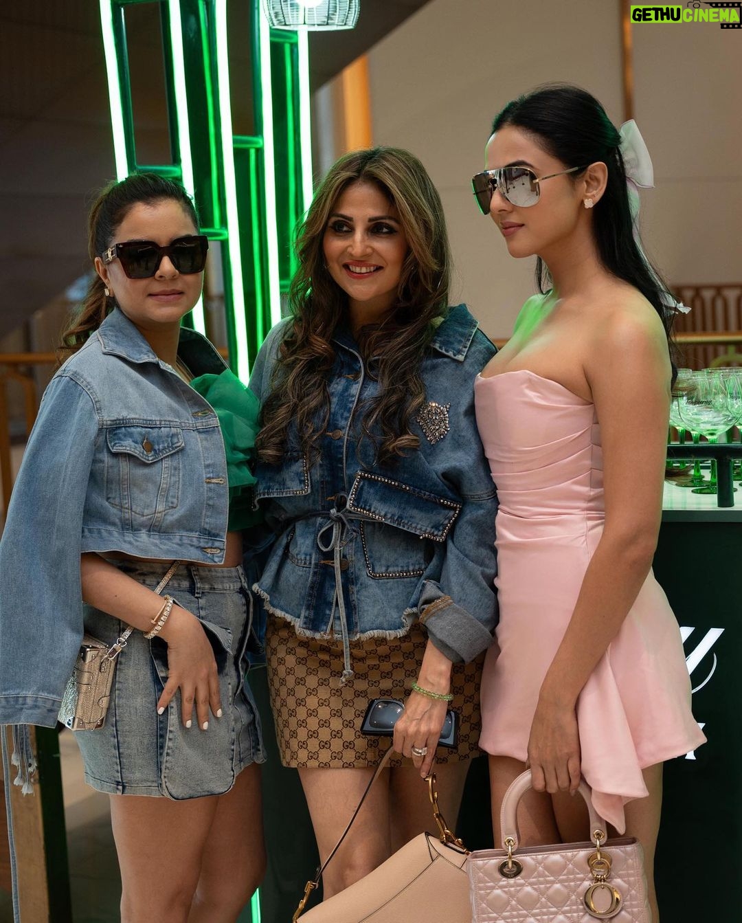 Sonal Chauhan Instagram - Today, surrounded by my incredible tribe, we celebrated the strength, grace, and power of every woman at the Jio World Plaza. Villeroy & Boch guided us through a plate painting session, turning creativity into empowerment. With DIY cocktails featuring Tanqueray, we toasted to sisterhood, resilience, and the beauty of lifting each other up. Here’s to the remarkable women who inspire us every day! Thanks my beautiful girls for being there 💖 #AllAboutHer #CelebrateYourself #WomensDay #JioWorldPlaza #Tanqueray #VilleroyBoch