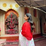 Sonal Chauhan Instagram - जय माँ कामाख्या 🙏🏻🌸🔱 #kamakhyamandir #jaimakamakhya