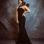 Sonal Chauhan Instagram - The Black Lady …. 🖤 . . . . . . . . . . . . . . Wearing @eli.thelabel Hair by @lakshsingh__ Styled by @leepakshiellawadi 📸 @theabhivalera #hyundaifilmfareawards2024 #gujratrourism #redcarpet #sonalchauhan #love Gift City
