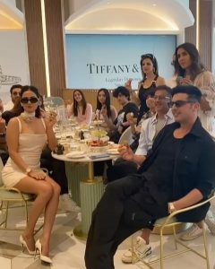 Sonal Chauhan Instagram - An afternoon well spent 🩷 Thanks @suzkr for a beautiful brunch 🩷🩷🩷 Do you enjoy brunches ?? #love #friends #brunch #sonalchauhan