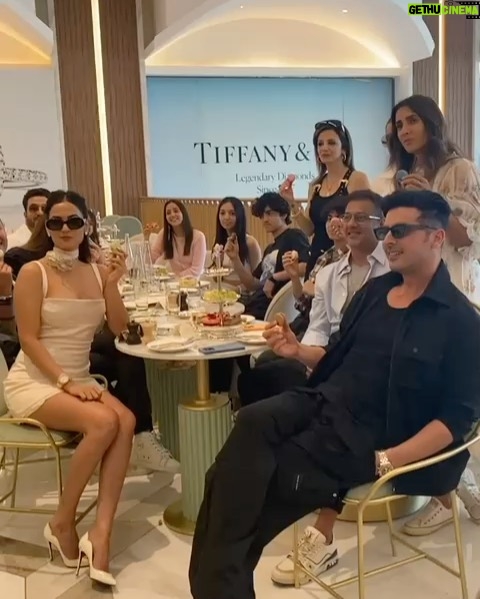 Sonal Chauhan Instagram - An afternoon well spent 🩷 Thanks @suzkr for a beautiful brunch 🩷🩷🩷 Do you enjoy brunches ?? #love #friends #brunch #sonalchauhan
