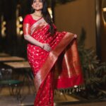 Sonalee Kulkarni Instagram – ❤️

#sonaleekulkarni #marathimulgi 
#red #banarasisilk #sari #saree Courtyard By Marriott Nashik
