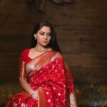 Sonalee Kulkarni Instagram – ❤️

#sonaleekulkarni #marathimulgi 
#red #banarasisilk #sari #saree Courtyard By Marriott Nashik