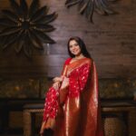 Sonalee Kulkarni Instagram – ❤️

#sonaleekulkarni #marathimulgi 
#red #banarasisilk #sari #saree Courtyard By Marriott Nashik