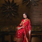 Sonalee Kulkarni Instagram – ❤️

#sonaleekulkarni #marathimulgi 
#red #banarasisilk #sari #saree Courtyard By Marriott Nashik