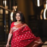 Sonalee Kulkarni Instagram – क्योंकि प्यार का रंग ❤️ है 

#valentinesweek #sonaleekulkarni 
#marathimulgi #red #sari #banarasi 

Photographs by @pixplusstudio 
@epicmarketingindia 
Location @marriottnashik