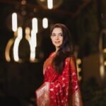Sonalee Kulkarni Instagram – क्योंकि प्यार का रंग ❤️ है 

#valentinesweek #sonaleekulkarni 
#marathimulgi #red #sari #banarasi 

Photographs by @pixplusstudio 
@epicmarketingindia 
Location @marriottnashik
