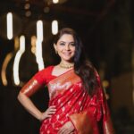 Sonalee Kulkarni Instagram – क्योंकि प्यार का रंग ❤️ है 

#valentinesweek #sonaleekulkarni 
#marathimulgi #red #sari #banarasi 

Photographs by @pixplusstudio 
@epicmarketingindia 
Location @marriottnashik