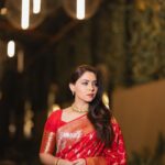 Sonalee Kulkarni Instagram – क्योंकि प्यार का रंग ❤️ है 

#valentinesweek #sonaleekulkarni 
#marathimulgi #red #sari #banarasi 

Photographs by @pixplusstudio 
@epicmarketingindia 
Location @marriottnashik