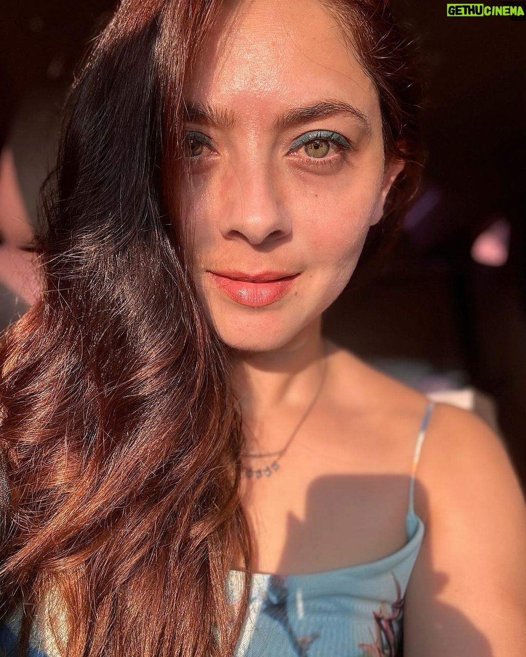 Sonalee Kulkarni Instagram - जेव्हा मी one day फुकट मध्ये नाही, #Phuket मध्ये घालवला … 🤪 #sonaleekulkarni #marathimulgi #travelblogger #thailand🇹🇭 Thank you @official_divyamarathi @affordahospitality @ratt6426 for a wonderful time! And @deepalipatil_official for your fun company! Phuket, Thailand