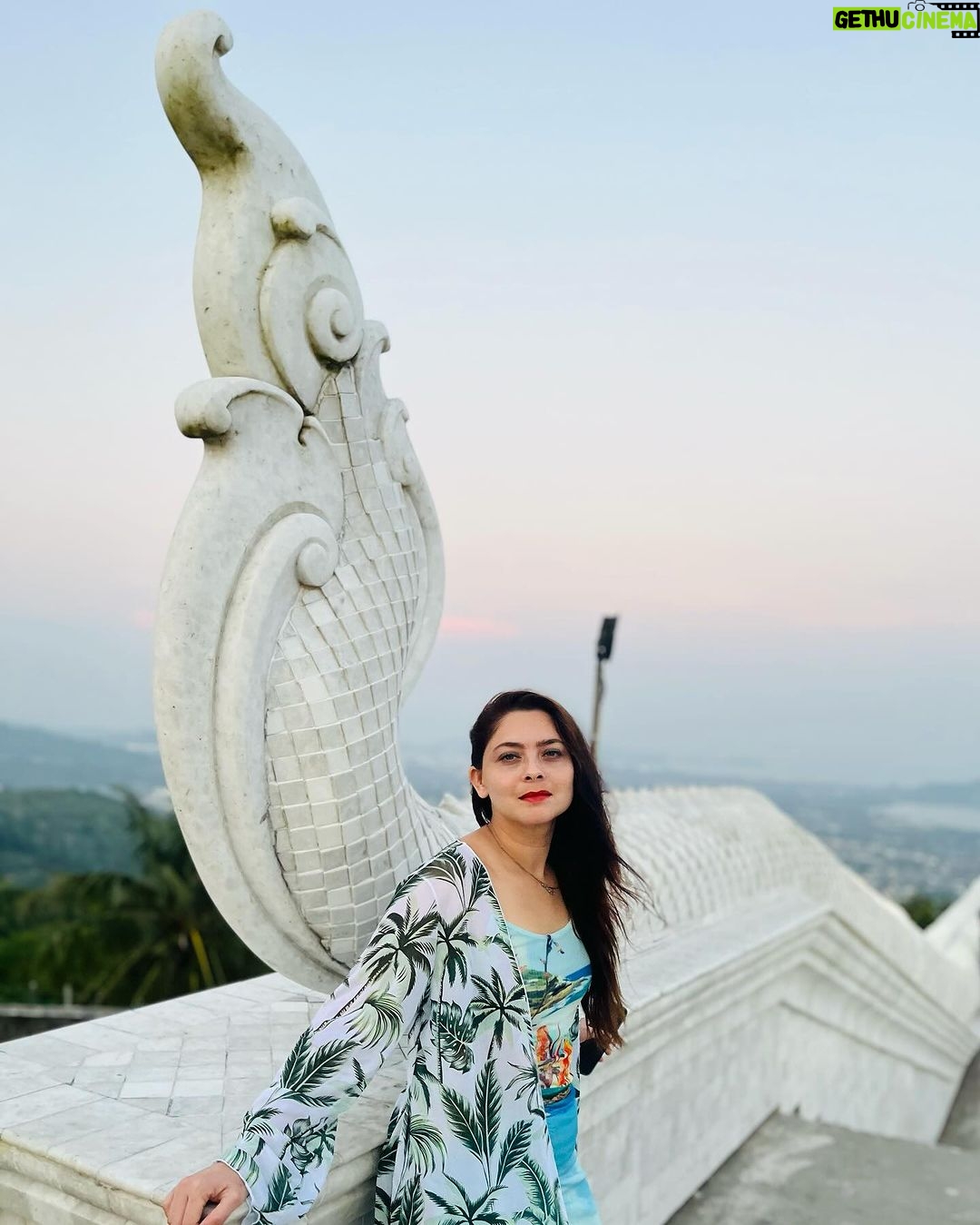 Sonalee Kulkarni Instagram - जेव्हा मी one day फुकट मध्ये नाही, #Phuket मध्ये घालवला … 🤪 #sonaleekulkarni #marathimulgi #travelblogger #thailand🇹🇭 Thank you @official_divyamarathi @affordahospitality @ratt6426 for a wonderful time! And @deepalipatil_official for your fun company! Phuket, Thailand
