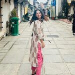 Sonalee Kulkarni Instagram – How it began …. Discovering #Kochi 2022 😇 

#malaikottaivaaliban #cochin Kerala 🙏🏻
#sonaleekulkarni #marathimulgi in #malayalam film Kochi Kerela, India