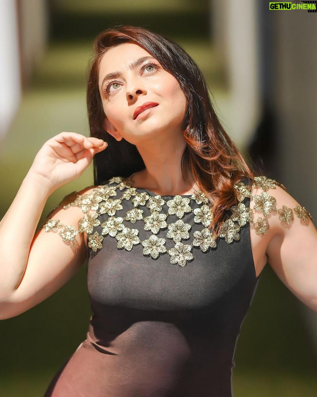 Sonalee Kulkarni Instagram - #Rangarani ready for the press meet of #malaikottaivaaliban in #kochi πΈπ» Photos by @rafikollam_ π my first #malayalam #panindia film #malaikottaivaliban #sonaleekulkarni #marathimulgi in #malayalamcinema #vaalibanvaraar #vaalibantrailer #VaalibanOnJan25 #malaikottaivaalibantrailer #outnow π LINK IN BIO Kochi Kerela, India