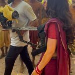 Sonalee Kulkarni Instagram – Behind the scenes of #MalaikottaiVaaliban preclimax ! 

Wearing a body rig camera to achieve the tension the character and situation has.. 
Watch this film for it’s beautiful camera work by @madhuneelakandan OUT ON @disneyplushotstar 🔗
LINK IN BIO 

#sonaleekulkarni #marathimulgi #Malayalamcinema