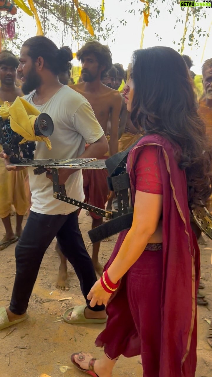 Sonalee Kulkarni Instagram - Behind the scenes of #MalaikottaiVaaliban preclimax ! Wearing a body rig camera to achieve the tension the character and situation has.. Watch this film for it’s beautiful camera work by @madhuneelakandan OUT ON @disneyplushotstar 🔗 LINK IN BIO #sonaleekulkarni #marathimulgi #Malayalamcinema