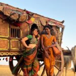 Sonalee Kulkarni Instagram - रंगरानी chilling in her कालावंडी / बैलगाडी / bullock cart! #sonaleekulkarni #marathimulgi in #malayalamcinema #malaikottaivaliban #incinemasnow #rangarani 👑👸🏻 Jaisalmer Dessert