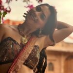 Sonalee Kulkarni Instagram - रंगो की रानी .. #rangarani 👑 #sonaleekulkarni #marathimulgi in a #malayalamcinema #malaikottaivaliban #incinemasnow #vaalibanvaraar 🎭