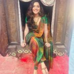Sonalee Kulkarni Instagram – First day of shoot… getting into the colours of #Rangarani 👑

#sonaleekulkarni #marathimulgi in #malayalamcinema #malaikottaivaaliban #incinemasnow #vaalibanvaraar Pokaran fort Rajasthan