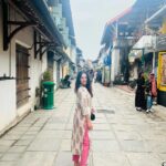 Sonalee Kulkarni Instagram – How it began …. Discovering #Kochi 2022 😇 

#malaikottaivaaliban #cochin Kerala 🙏🏻
#sonaleekulkarni #marathimulgi in #malayalam film Kochi Kerela, India