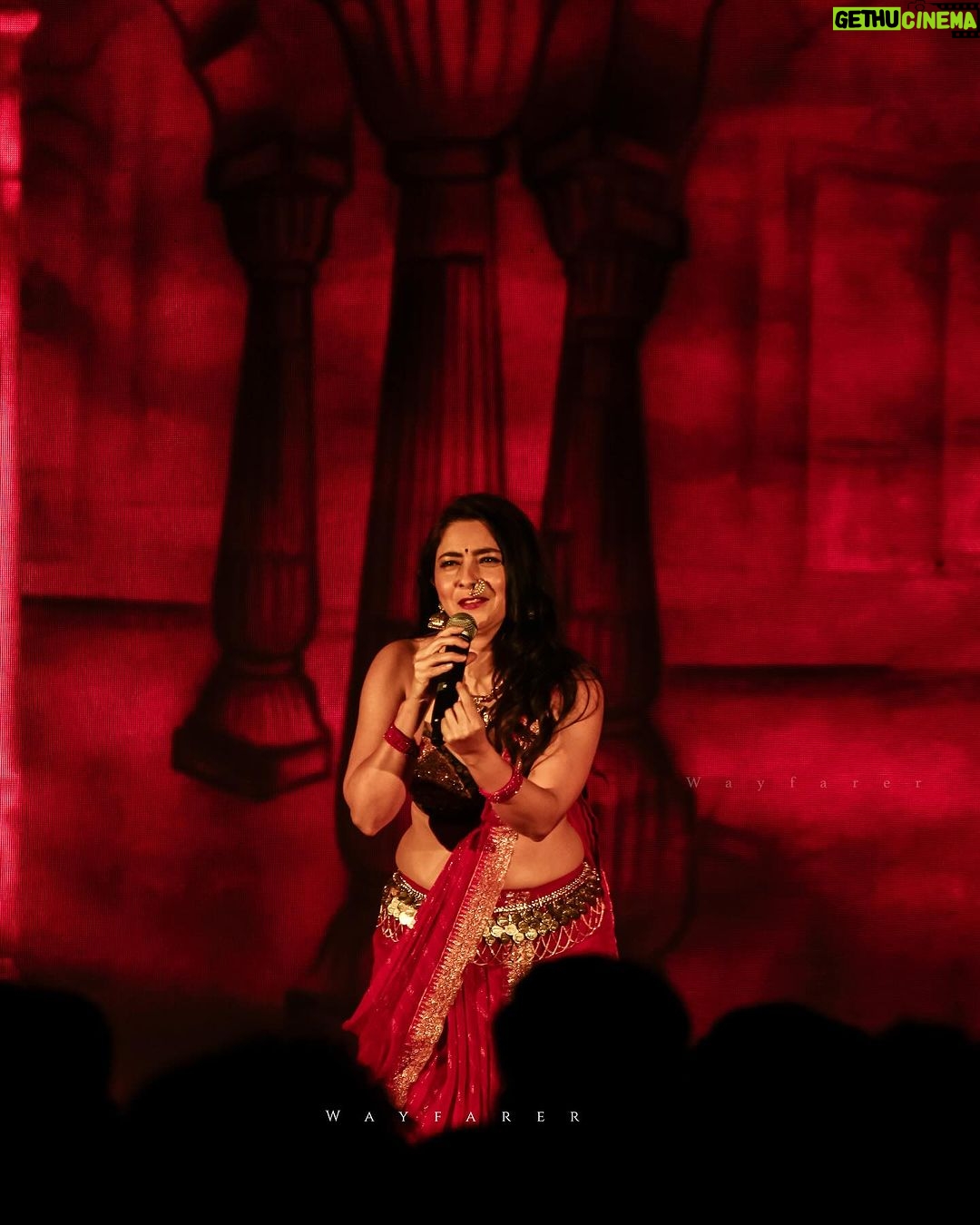 Sonalee Kulkarni Instagram - wrapped up in red @sonalee18588 #malaikottaivaaliban #canon1200d . #malayalamcinema #malayalam #indiancinema #indiancinemagallery #marathifilm #marathifilms #sonaleekulkarni #sonalikulkarni #cinéma #cinema