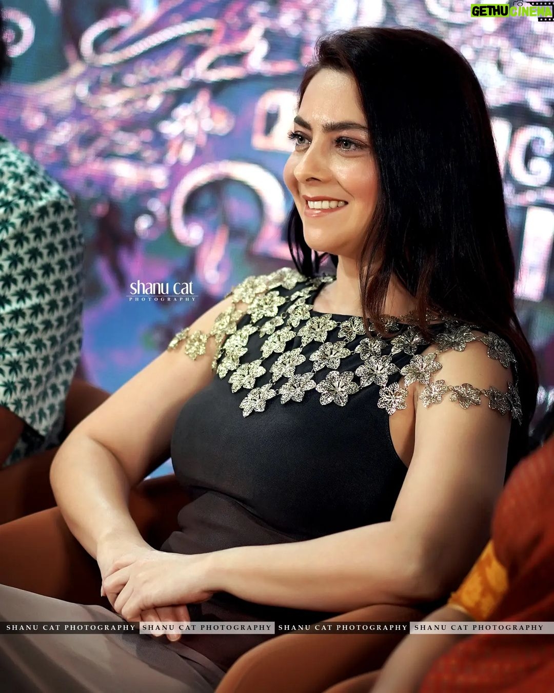 Sonalee Kulkarni Instagram - @sonalee18588 @malaikottai_vaaliban Press meet 🅲︎🅰︎🆃︎ 🅿︎🅷︎🅾︎🆃︎🅾︎🅶︎🆁︎🅰︎🅿︎🅷︎🆈︎ Cochin, Kerala Booking. 📞9947433224 📩 catdigitalstudio@gmail.com #bollywood #love #india #instagram #instagood #hollywood #mumbai #follow #tollywood #fashion #salmankhan #bollywoodactress #trending #deepikapadukone #music #like #katrinakaif #bollywoodsongs #bhfyp #aliabhatt #actress #tiktok #photography #actor #likeforlikes #kollywood #priyankachopra #memes #followforfollowback #shraddhakapoor Travancore Court