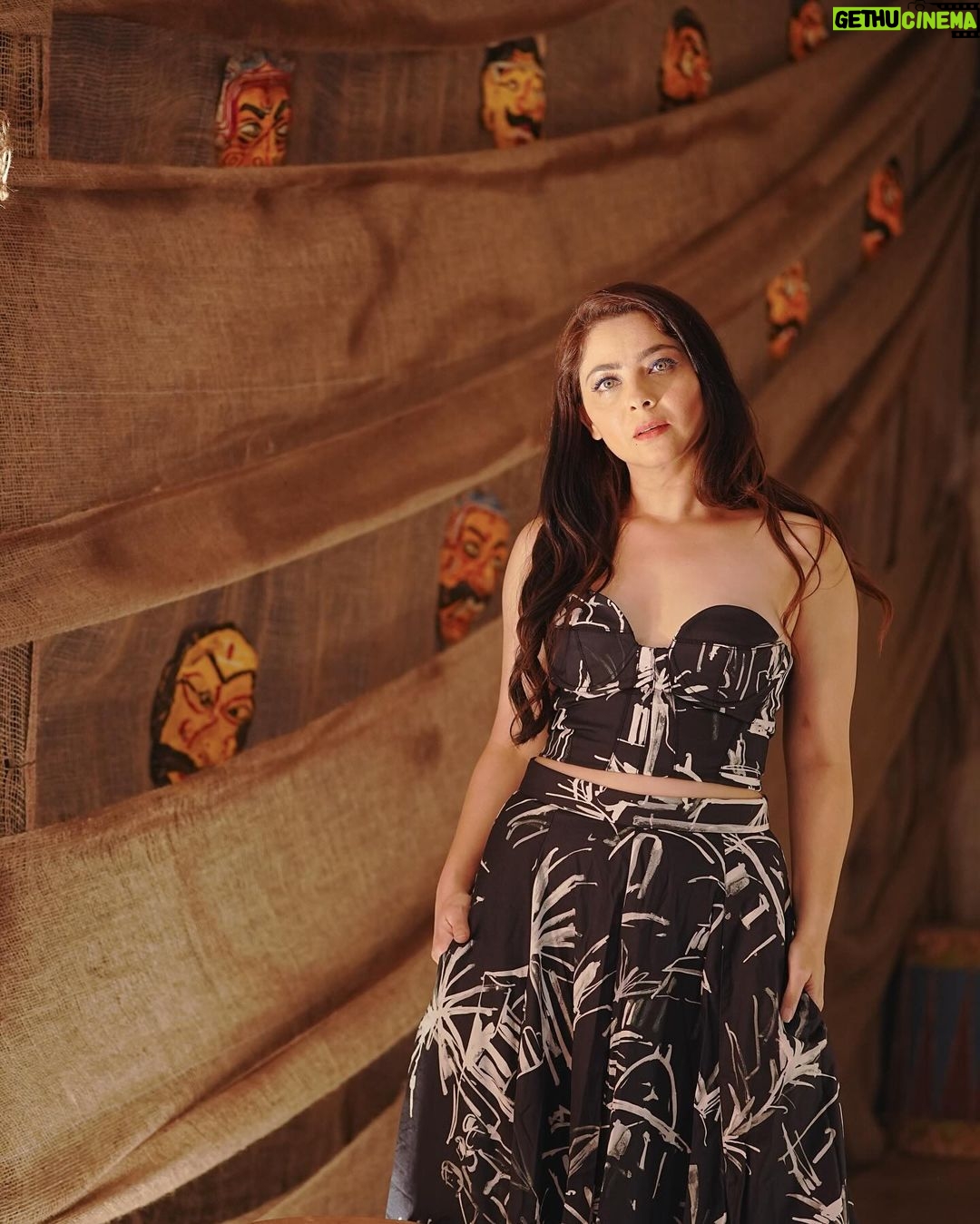 Sonalee Kulkarni Instagram - For the trailer and music launch of my first #malayalam #panindia film #malaikottaivaliban 🎥 #sonaleekulkarni #marathimulgi in #malayalamcinema #vaalibanvaraar #vaalibantrailer #VaalibanOnJan25 #malaikottaivaalibantrailer #outnow 🔗 LINK IN BIO Pictures by @rafikollam_ Kochi Kerela, India