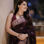 Sonalee Kulkarni Instagram – Tararani X Tasta 🚩

#sonaleekulkarni #mogulmardini #chatrapatitararani #promotions #paithani #brown #saree #marathimulgi आपलं पुणे