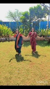 Sonalee Kulkarni Instagram - Ezhimala Kottayile....💖💖 . Choreography - @samidha.21 @shauspeaks Special thanks to our very own director's 😅 @chetanghuge_21 @siddhesh2898
