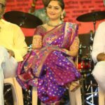 Sonalee Kulkarni Instagram - छत्रपती शिवाजी महाराज पार्क Art Festival मधील काही candid क्षणचित्रे 🚩 #makarsankranti #sonaleekulkarni #marathimulgi #sankrantspecial #nauvari #nath #tararanipromotions #shivajipark #dadar #mogulmardini #chatrapatitararani #shivajiparkartfestival
