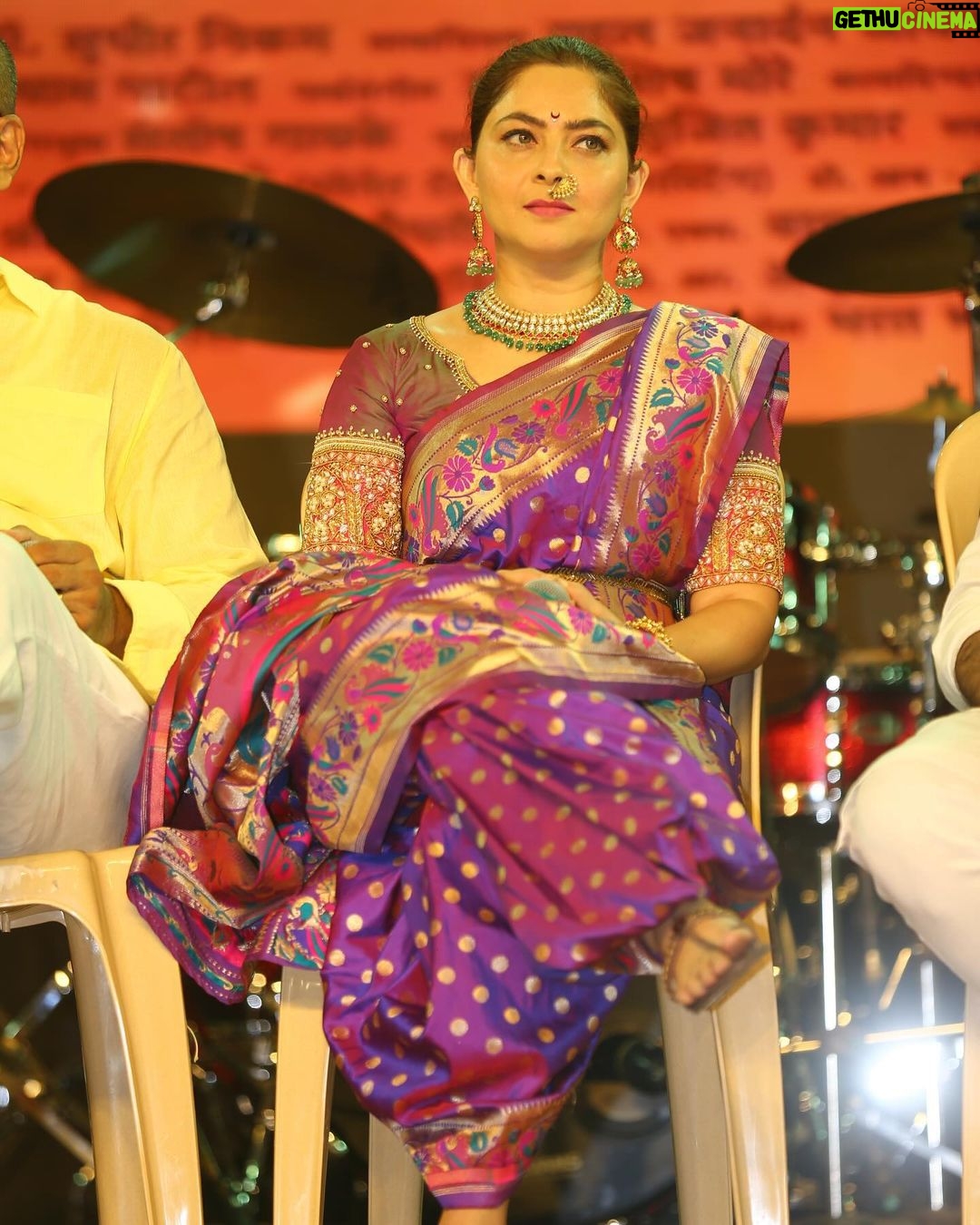 Sonalee Kulkarni Instagram - छत्रपती शिवाजी महाराज पार्क Art Festival मधील काही candid क्षणचित्रे 🚩 #makarsankranti #sonaleekulkarni #marathimulgi #sankrantspecial #nauvari #nath #tararanipromotions #shivajipark #dadar #mogulmardini #chatrapatitararani #shivajiparkartfestival
