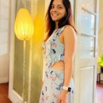 Sonalee Kulkarni Instagram – 💡

#weekendvibes #sonaleekulkarni 
#marathimulgi #chillvibes #weekend