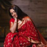 Sonalee Kulkarni Instagram – ❤️

#sonaleekulkarni #marathimulgi 
#red #banarasisilk #sari #saree Courtyard By Marriott Nashik