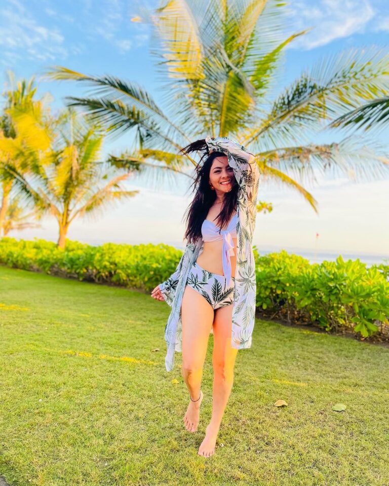 Sonalee Kulkarni Instagram - 🍃 Life’s a beach, and I’m just playing in the sand 👙 #sonaleekulkarni #happynewyear #beachlife #2024 The Oberoi Beach Resort, Bali